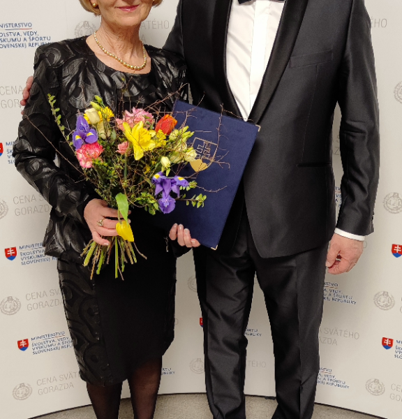 PaedDr. Dagmar Krupová si z rúk ministra školstva prevzala ocenenie